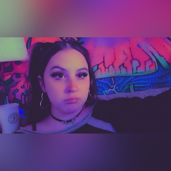 Meet your Posher, Evelyn - Picture 1 of 1